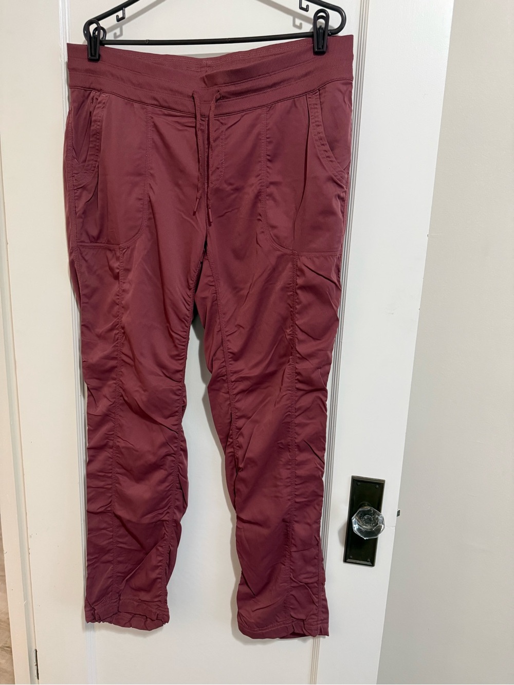 Women’s The North Face Drawstring Cargo Jogger Pants - Burgundy